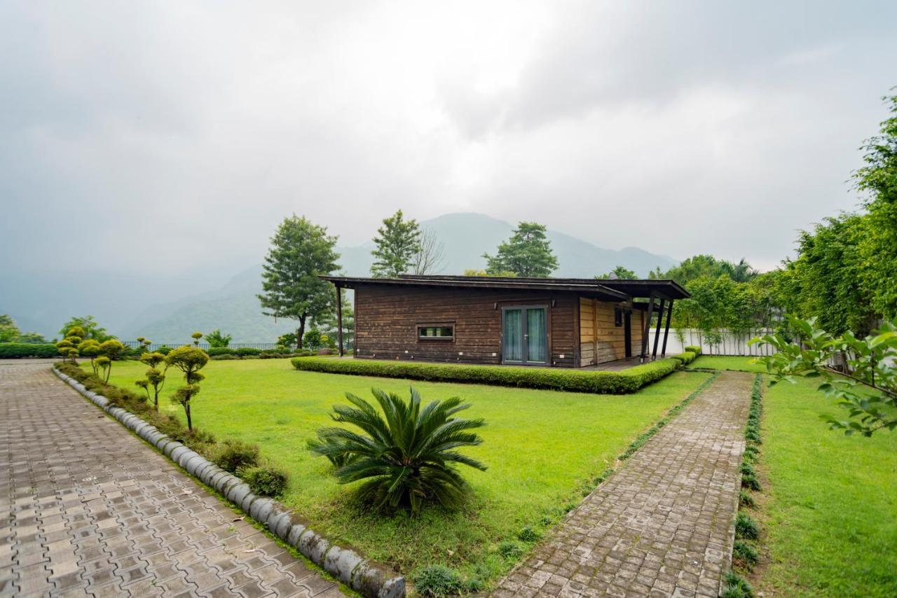 Saffronstays Paradise Pines, Dehradun - Cliff Villa With Valley & Forest Views Extérieur photo