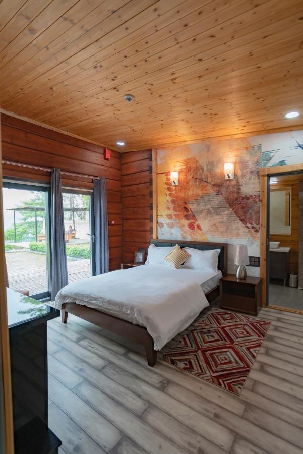 Saffronstays Paradise Pines, Dehradun - Cliff Villa With Valley & Forest Views Extérieur photo