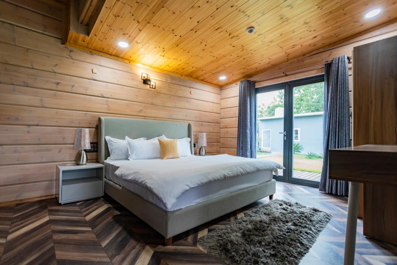 Saffronstays Paradise Pines, Dehradun - Cliff Villa With Valley & Forest Views Extérieur photo