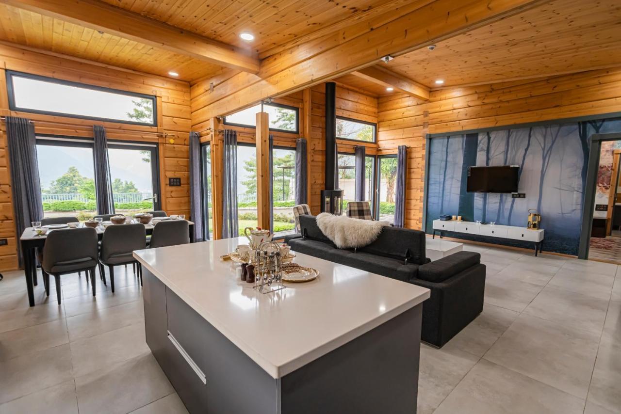 Saffronstays Paradise Pines, Dehradun - Cliff Villa With Valley & Forest Views Extérieur photo