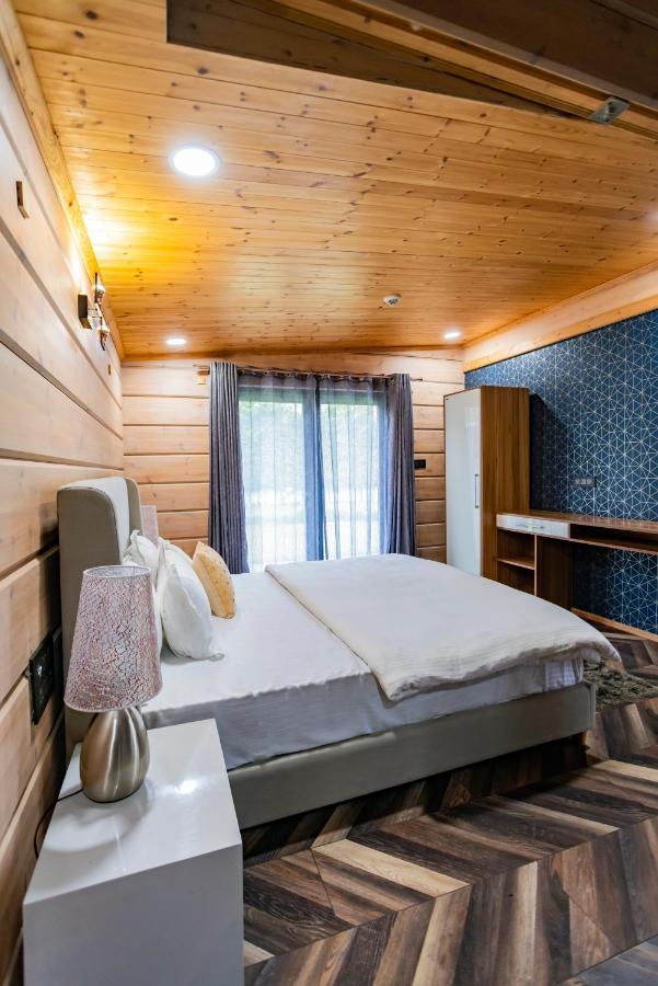 Saffronstays Paradise Pines, Dehradun - Cliff Villa With Valley & Forest Views Extérieur photo
